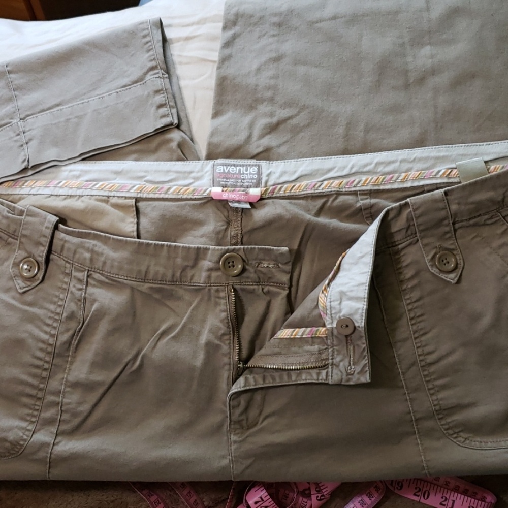 PLUS Avenue Chino Capris